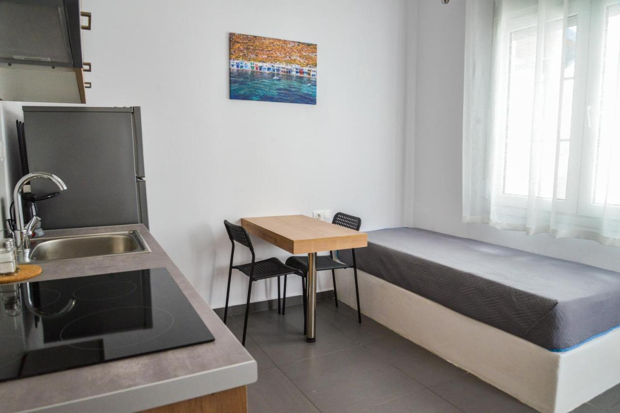 Tzoka'S Apartments Adámas Eksteriør bilde