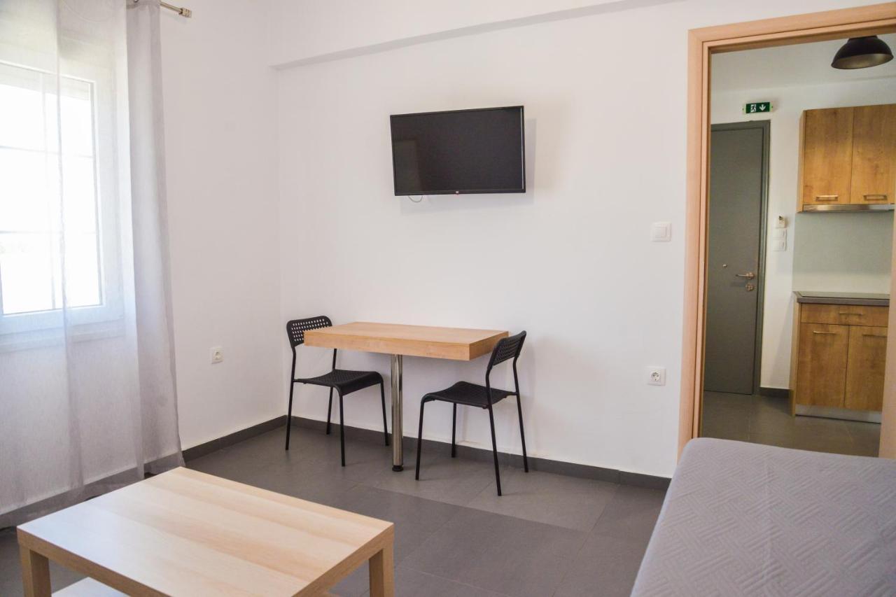 Tzoka'S Apartments Adámas Eksteriør bilde