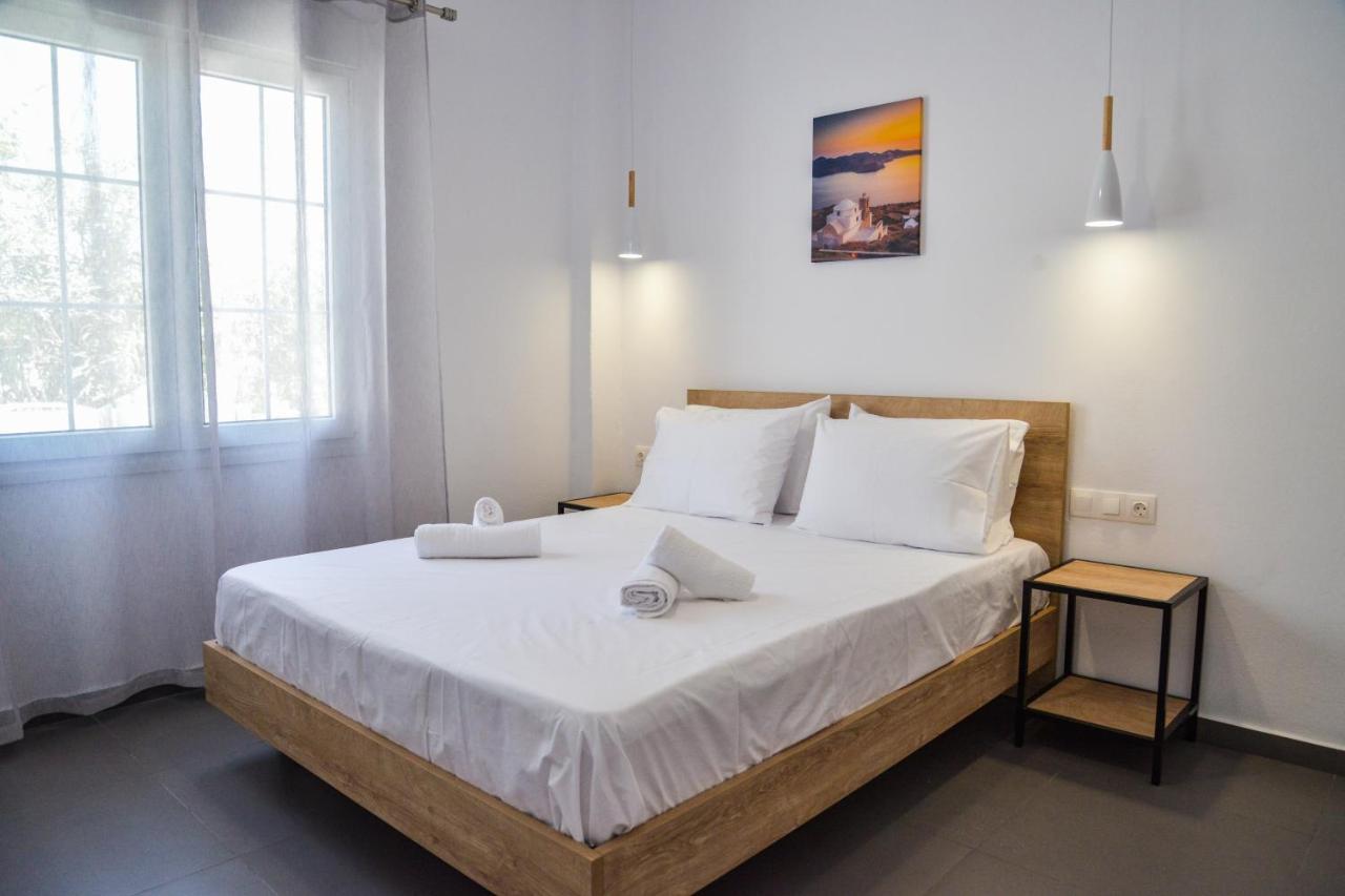 Tzoka'S Apartments Adámas Eksteriør bilde
