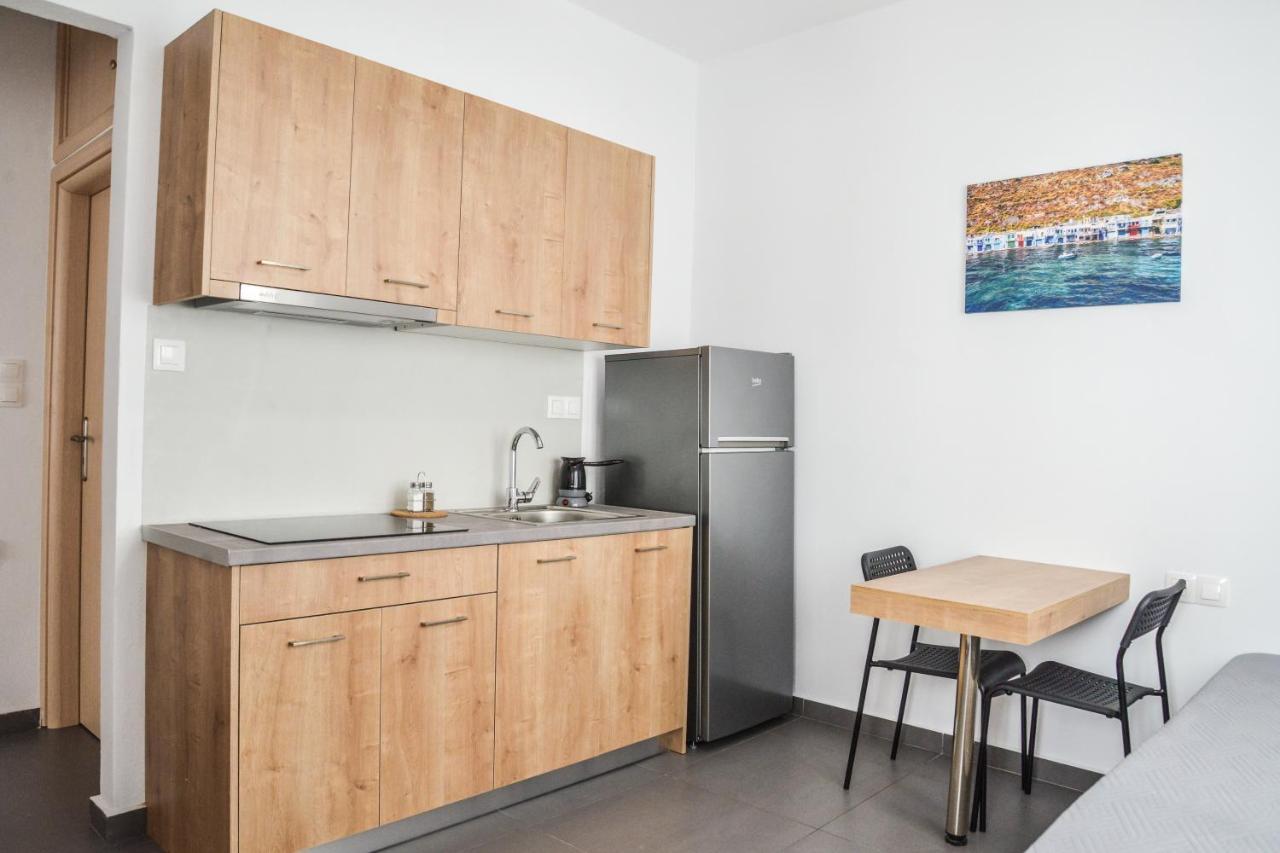 Tzoka'S Apartments Adámas Eksteriør bilde