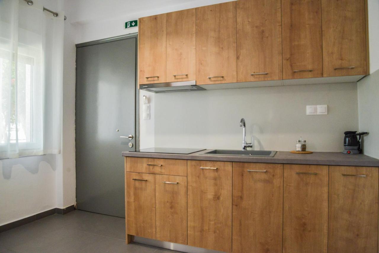 Tzoka'S Apartments Adámas Eksteriør bilde