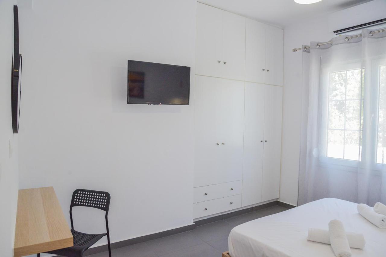 Tzoka'S Apartments Adámas Eksteriør bilde