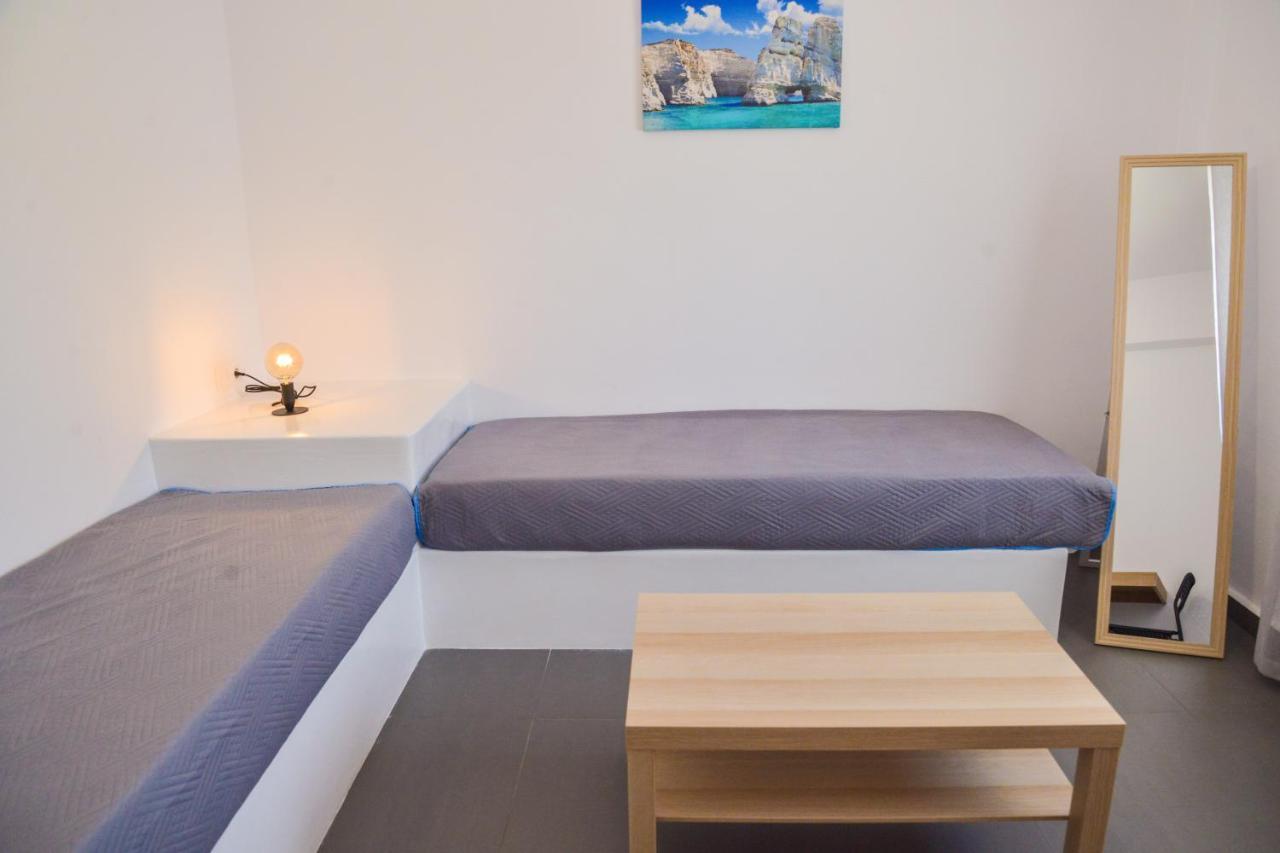 Tzoka'S Apartments Adámas Eksteriør bilde